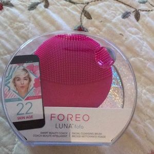 Facial cleanser that WiFi to your phone with app